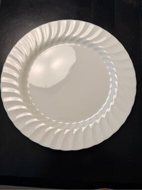 x2 Wedgwood Candlelight dinner plates bone china